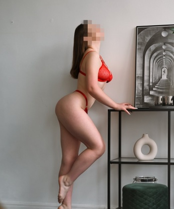 Ищешь разврата и страсти? Тебе сюда! Я создана для того, чтобы исполнить твои самые сокровенные желания. Приезжай, проведем незабываемое время вместе. 13952, 20 лет